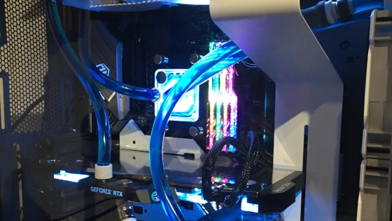 Wassergekühlter Computer